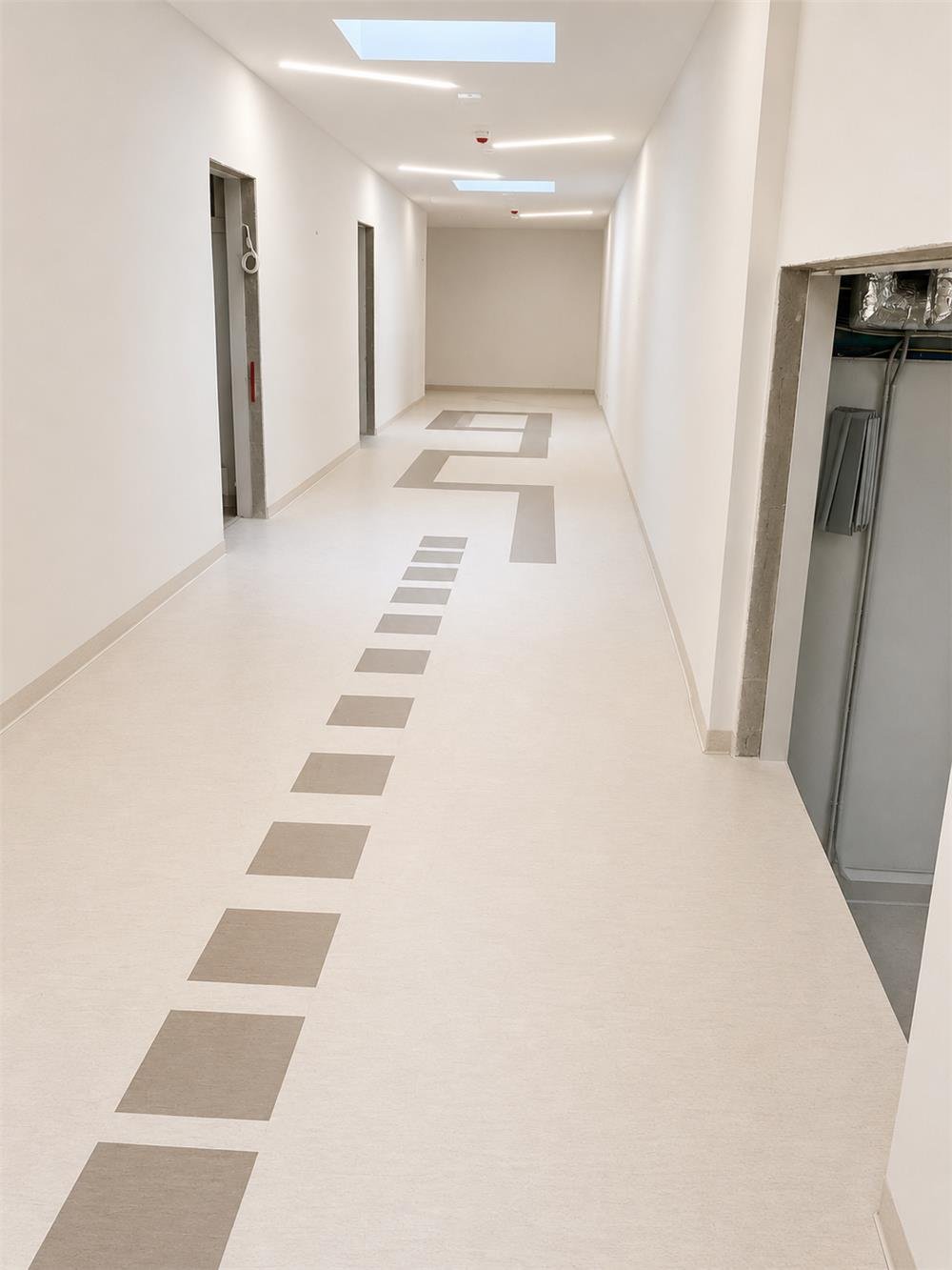 Sheet vinyl corridor with contrasting accent tile detailing